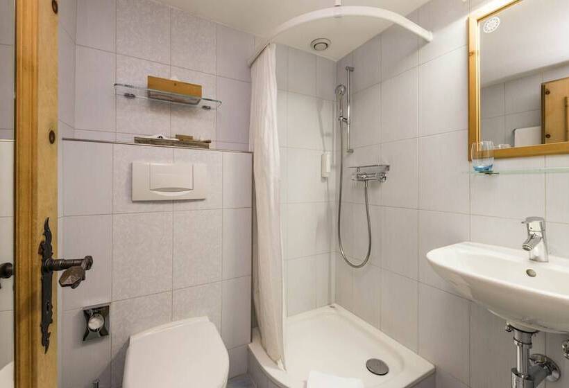 标准单人间, Stern Chur