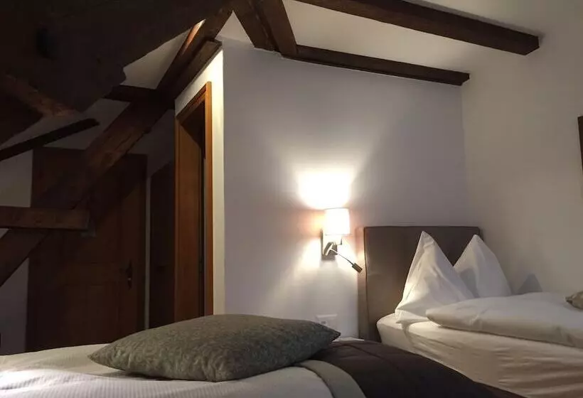 Economy Zimmer, Stern Chur