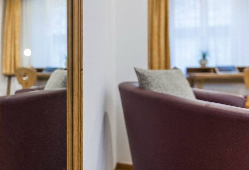 经济房, Stern Chur