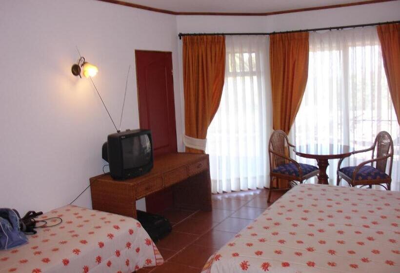 スーペリアトリプルルーム, Victoria