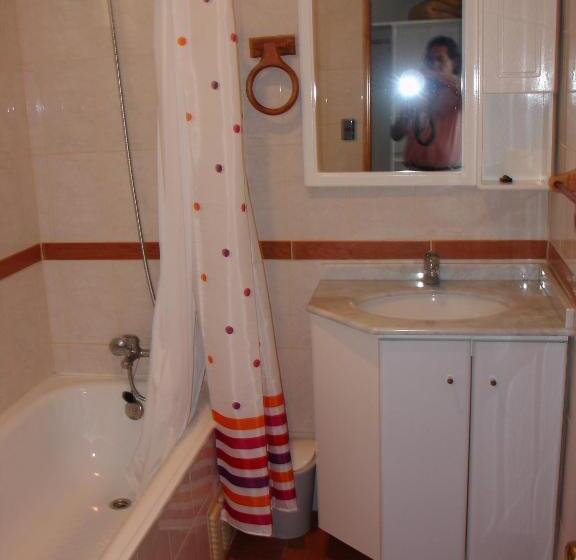 四人高级间, Victoria