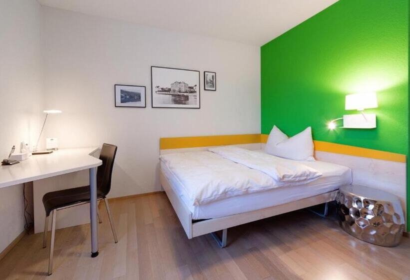 غرفة قياسية, Zugertor