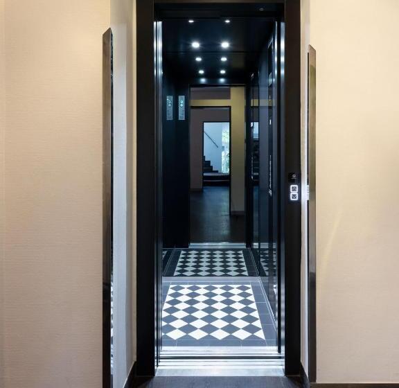 标准单人间, Aussen Alster