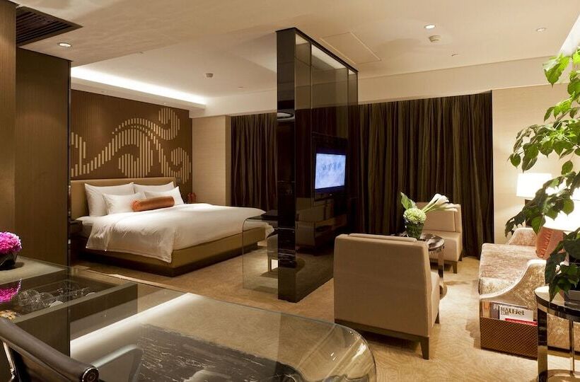 Номер Стандарт, Guangzhou Baiyun