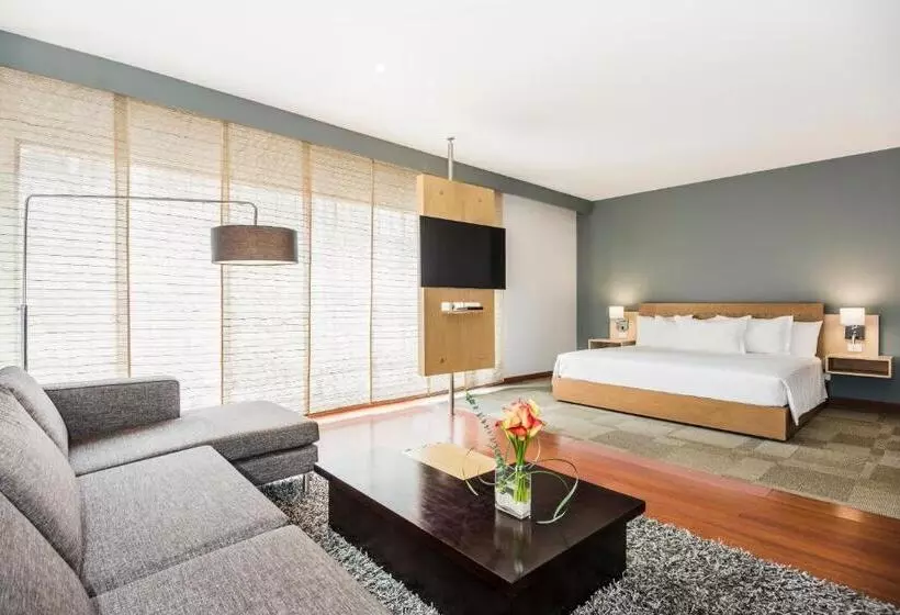 キングサイズベッドのスイートルーム, Cosmos 100 Hotel & Centro De Convenciones   Hoteles Cosmos