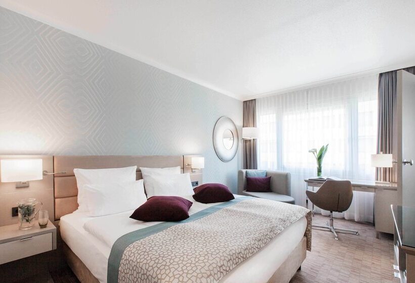 Standard Room Double Bed City View, Crowne Plaza Berlin City Centre Ku Damm, An Ihg