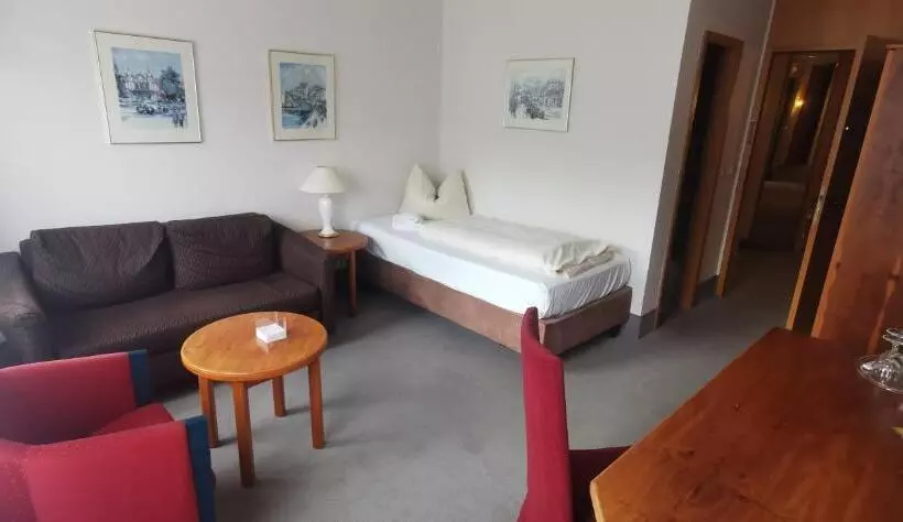 Huoneisto 1 Makuuhuone, Heidehotel Soltauer Hof