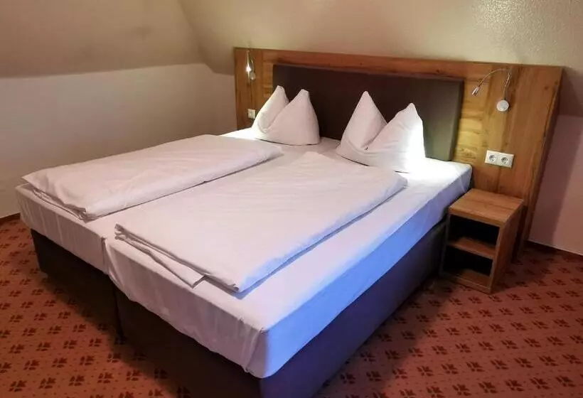 Standard Neljän Hengen Huone, Heidehotel Soltauer Hof