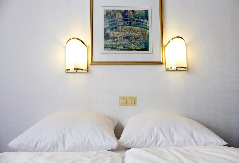 标准三人间, Konigshof The Arthouse