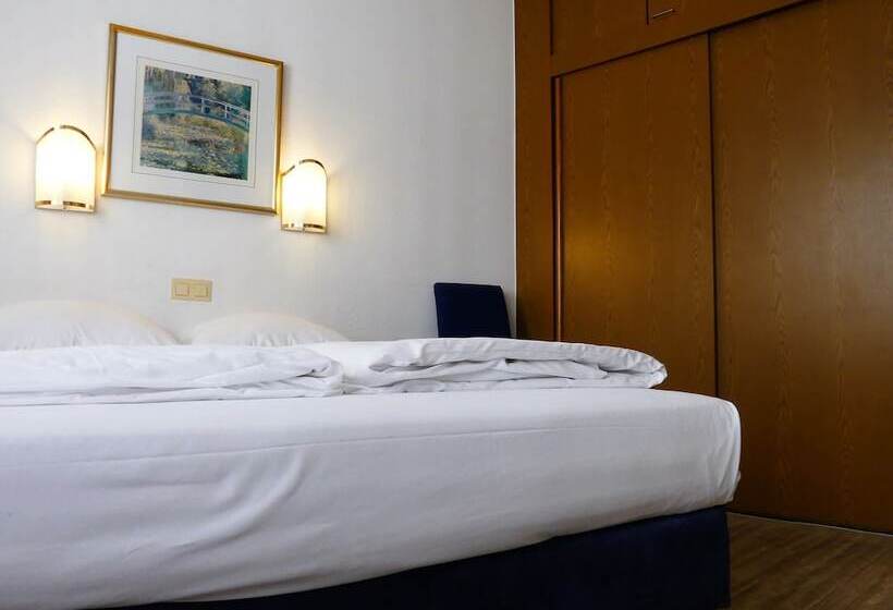 标准三人间, Konigshof The Arthouse