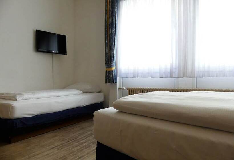 标准三人间, Konigshof The Arthouse