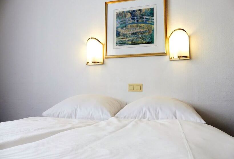 标准三人间, Konigshof The Arthouse