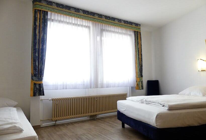 标准三人间, Konigshof The Arthouse