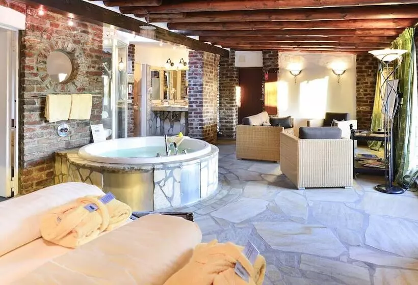 Suite with Pool, Land Gut Höhne