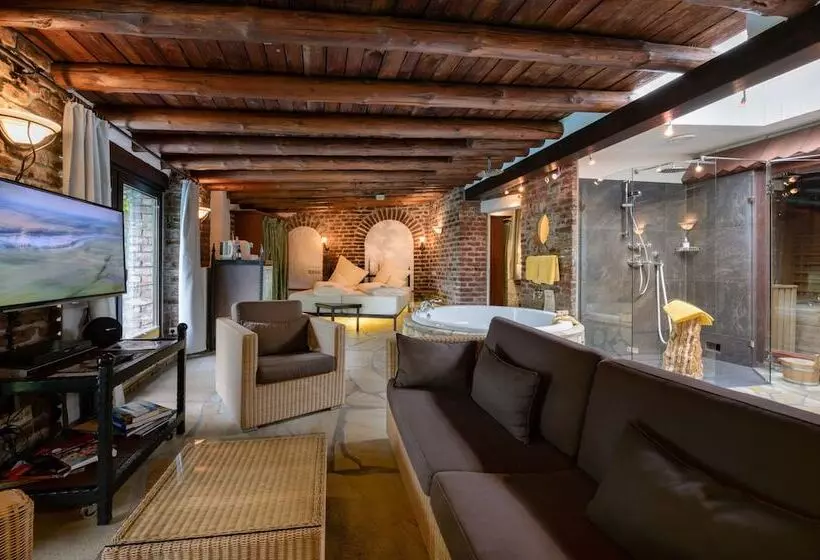 Suite with Pool, Land Gut Höhne