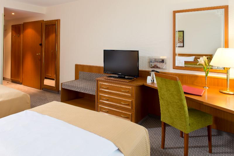 Номер Комфорт, Leonardo Hotel Köln Bonn Airport