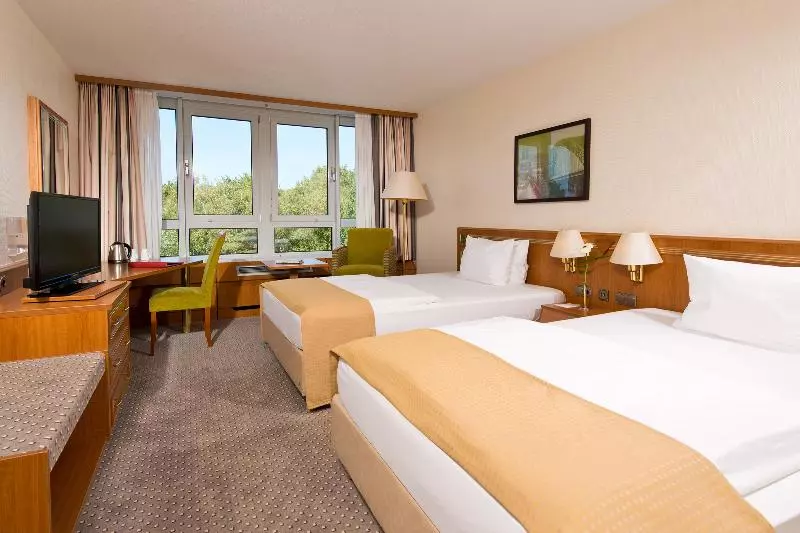 Comfort Kolmen Hengen Huone, Leonardo Hotel Köln Bonn Airport