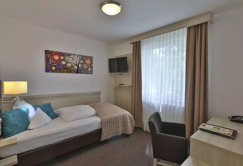 Comfort Yhden Hengen Huone, Parkhotel Bilm Im Glück Am Stadtrand Hannovers