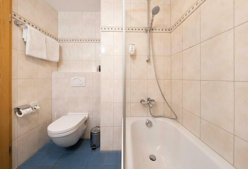 Quarto superior, Ates Hotel Kehl