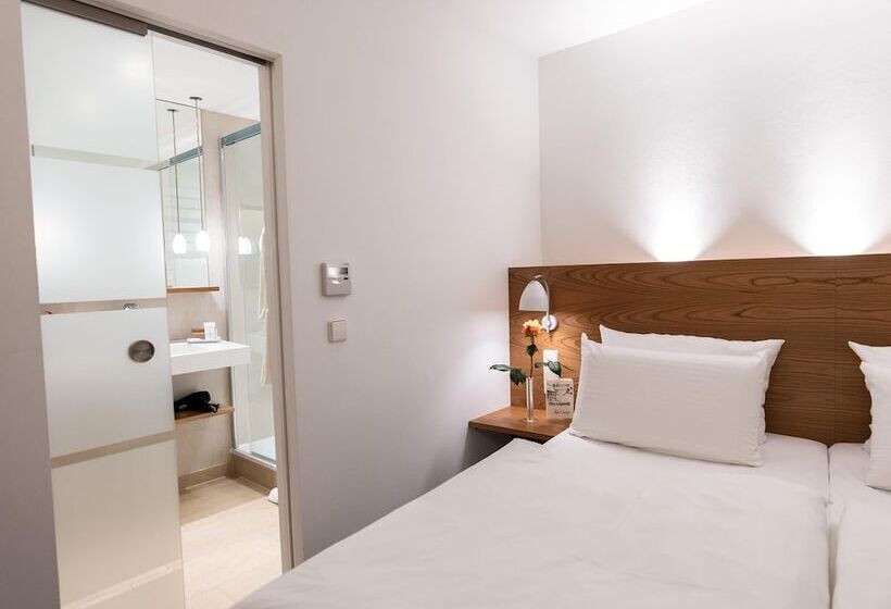 غرفة ديلوكس, Adler Asperg