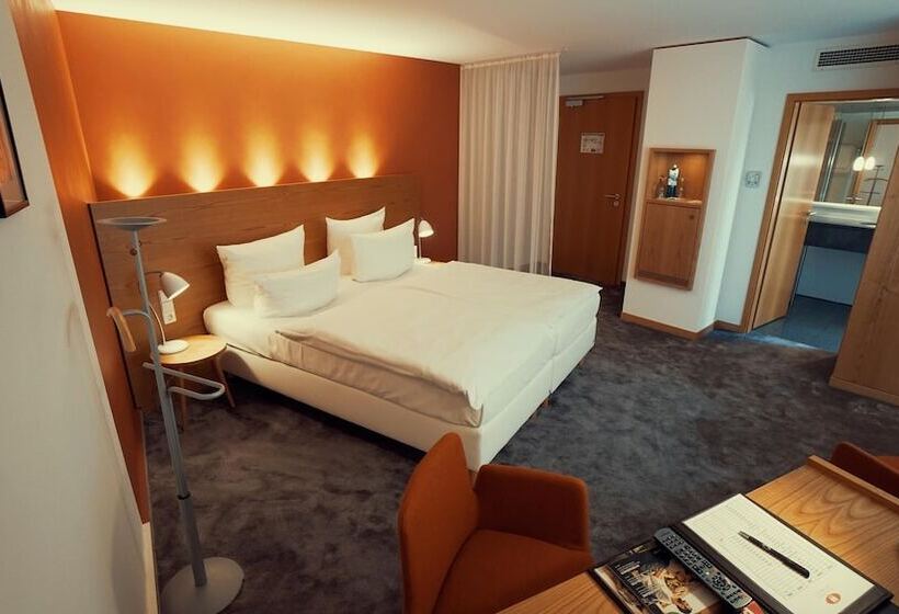 غرفة ديلوكس, Adler Asperg