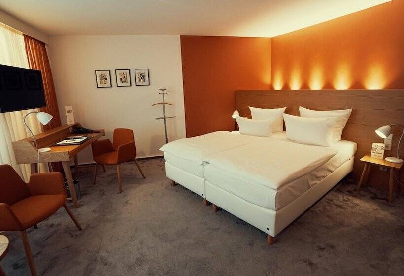 غرفة ديلوكس, Adler Asperg