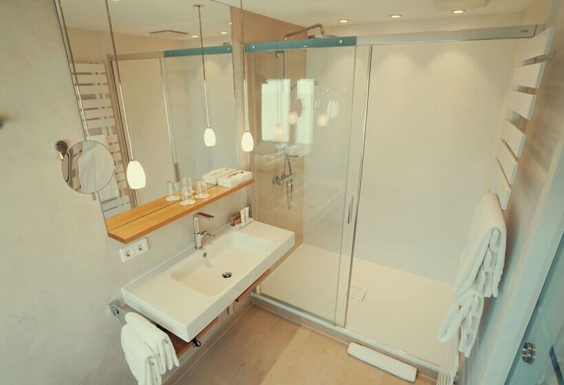 غرفة كومفورت, Adler Asperg