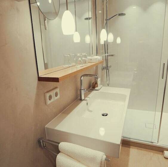 غرفة كومفورت, Adler Asperg