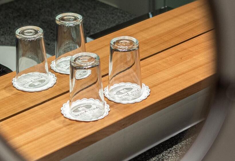 غرفة سوبيريور, Adler Asperg