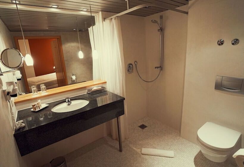 غرفة سوبيريور, Adler Asperg