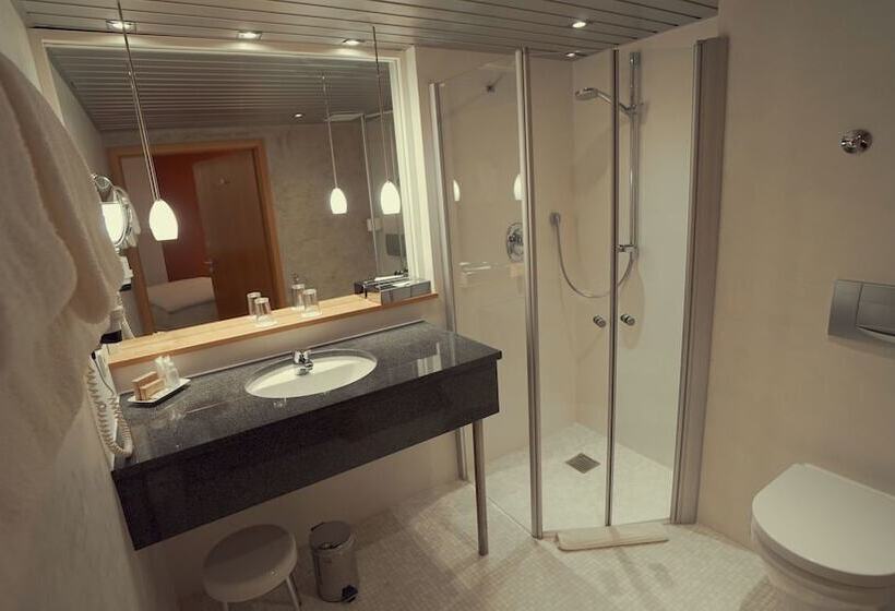 غرفة سوبيريور, Adler Asperg