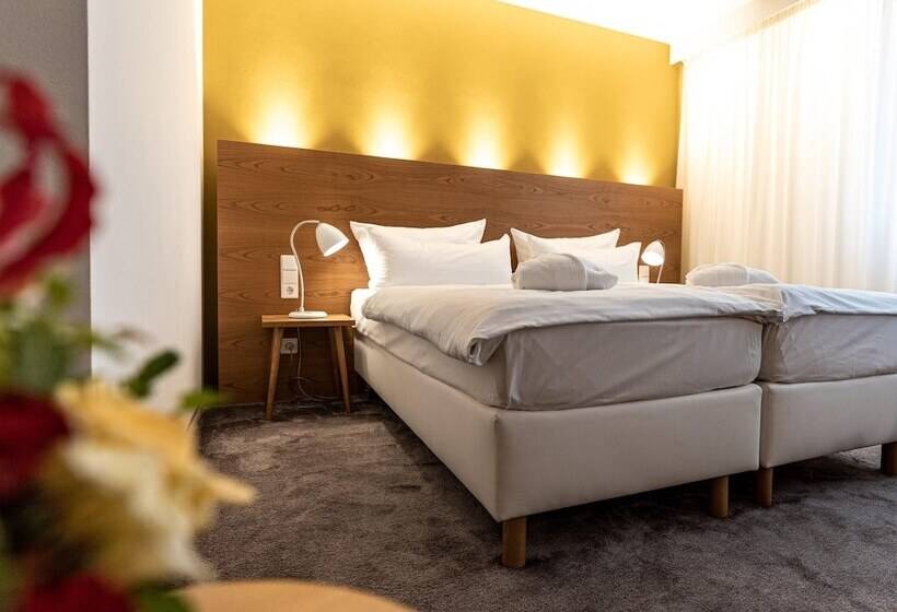 غرفة سوبيريور, Adler Asperg