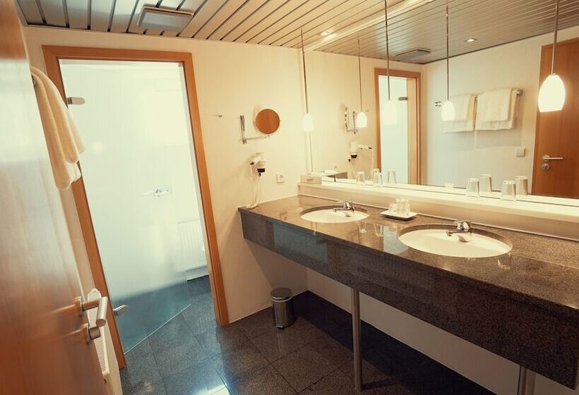 غرفة تنفيذية, Adler Asperg