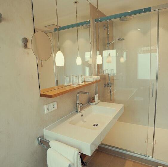 غرفة تنفيذية, Adler Asperg