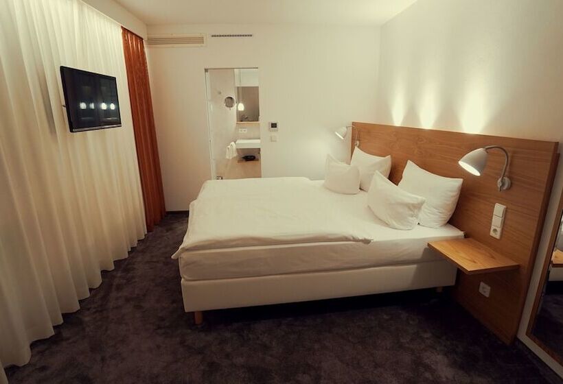 غرفة ديلوكس, Adler Asperg