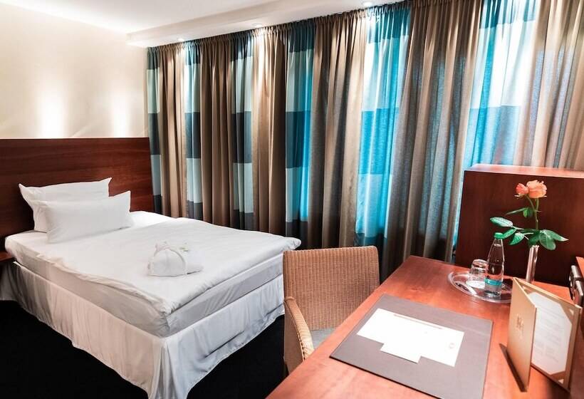 غرفة كومفورت, Adler Asperg