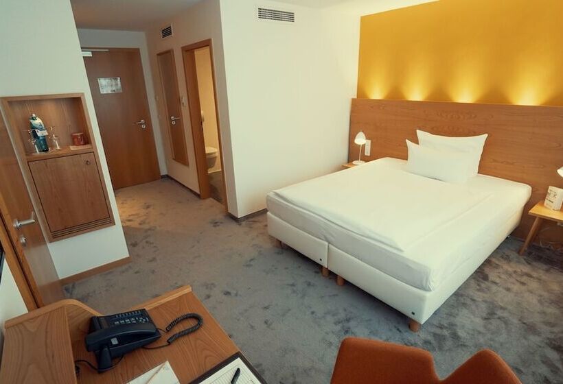 غرفة سوبيريور, Adler Asperg