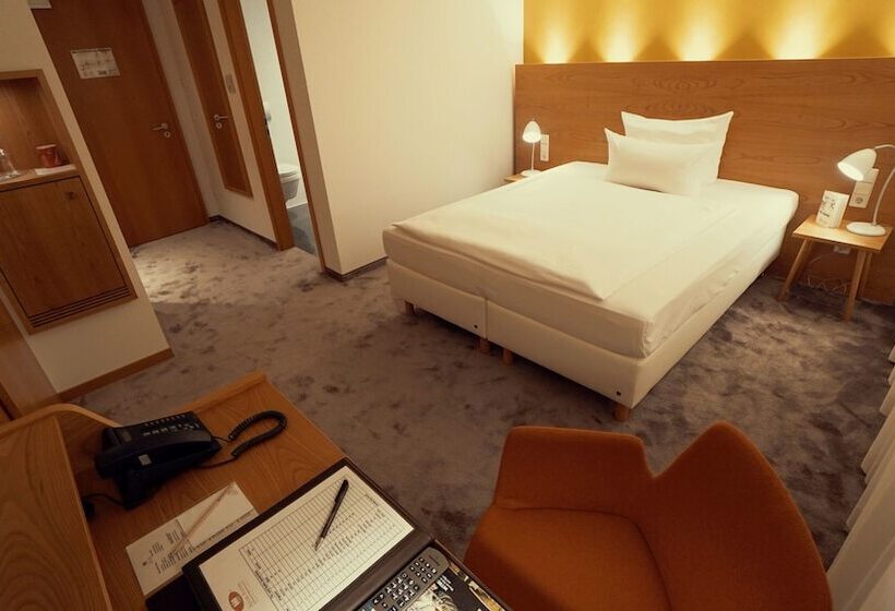 غرفة سوبيريور, Adler Asperg