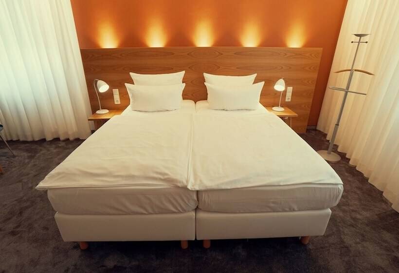 غرفة سوبيريور, Adler Asperg