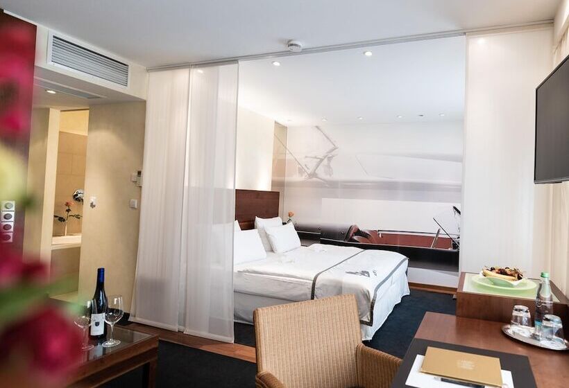 شقة غرفة واحدة, Adler Asperg