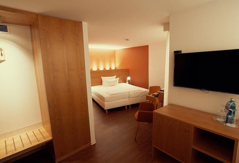 غرفة تنفيذية, Adler Asperg