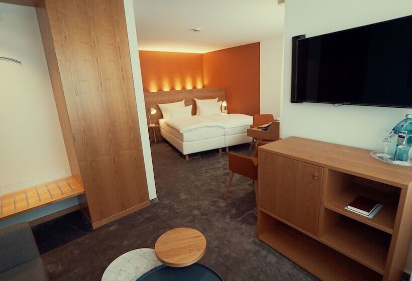 غرفة تنفيذية, Adler Asperg