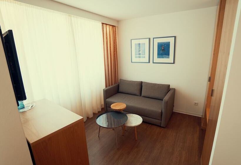 غرفة تنفيذية, Adler Asperg