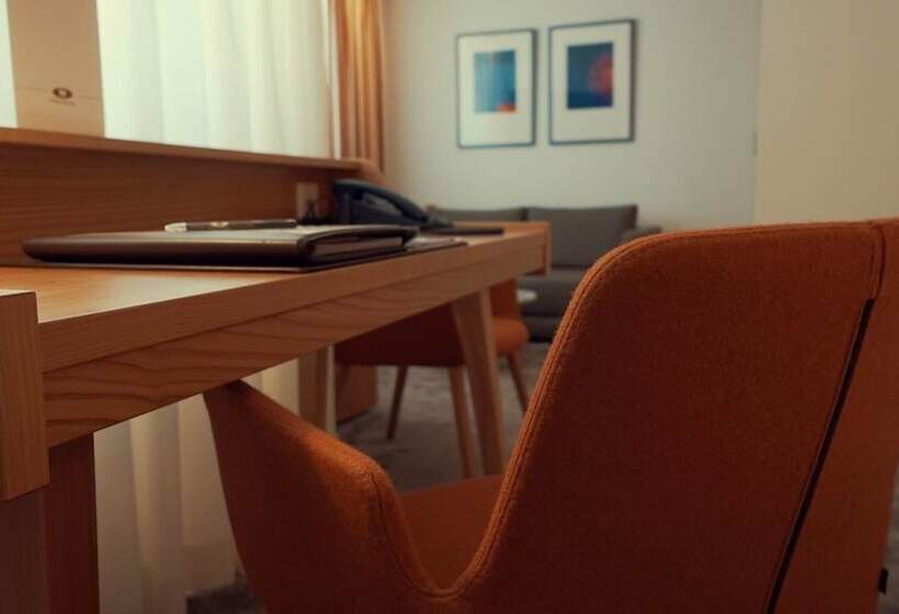 غرفة تنفيذية, Adler Asperg