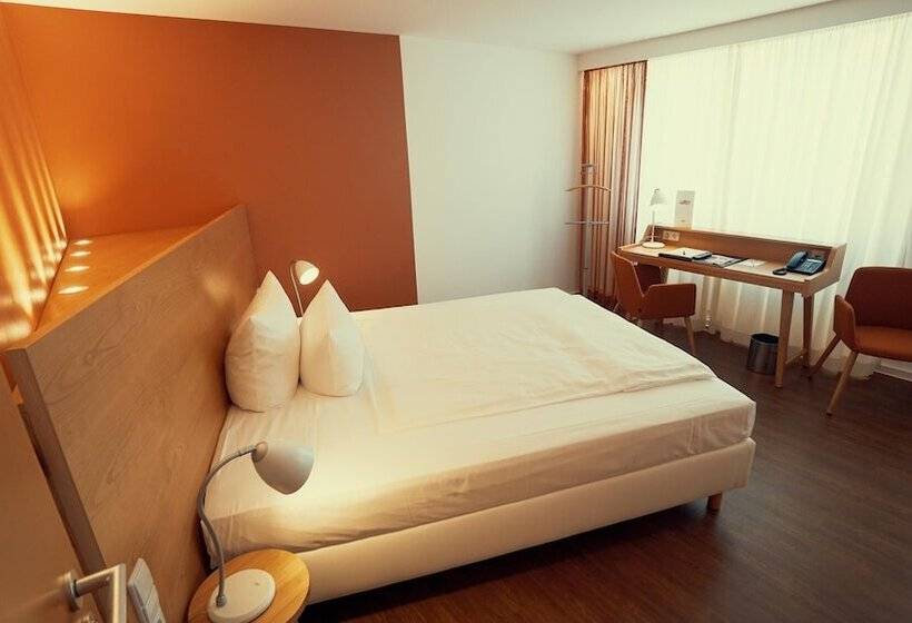 غرفة تنفيذية, Adler Asperg