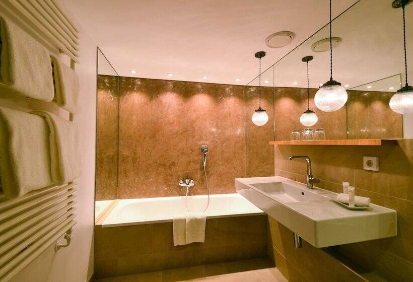 شقة غرفة واحدة, Adler Asperg