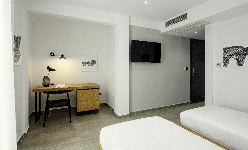 غرفة ديلوكس, Adler Asperg