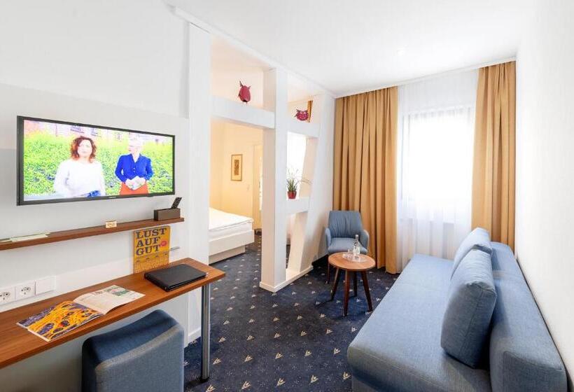 주니어 스위트, Adler Post