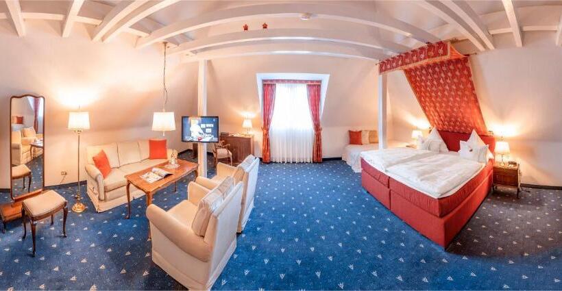 주니어 스위트, Adler Post