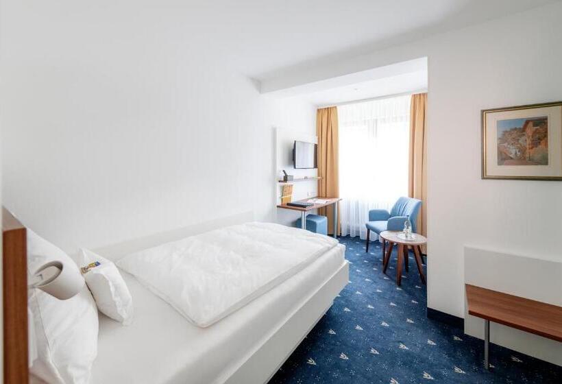 컴포트 싱글 룸, Adler Post